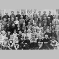 083-0053 Schulklasse Richau mit Lehrer Emil Klein im Jahre 1936.jpg